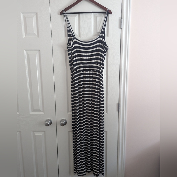 🌷$10 ADD-ON Maxi dress - Picture 2 of 8